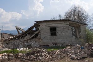 Porządek na placu rozbiórki budynku