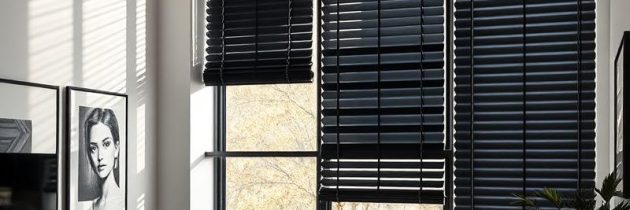 Czarne drewniane żaluzje do aranżacji wnętrz: styl, funkcjonalność i stylowy efekt