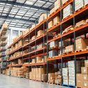 Jak wybrać odpowiednie regały magazynowe – kryteria i rodzaje