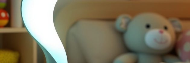 Lampka nocna do pokoju dziecka: jak wybrać bezpieczne i komfortowe światło na lata