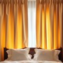 Jak skutecznie zlikwidować prześwity przy zasłonach i poprawić komfort w sypialni