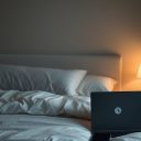 Elektronika w sypialni a sen: jak unikać cyfrowych pułapek i poprawić regenerację nocną